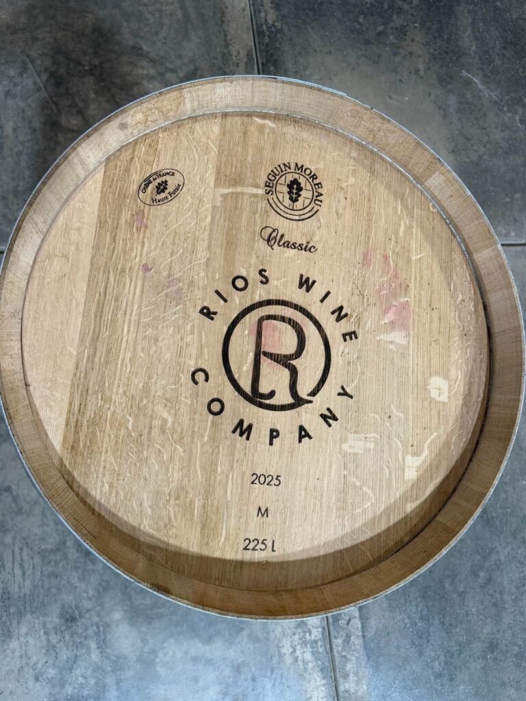 rios wine barrel